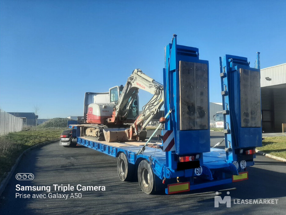 SEMI-REMORQUE PORTE-ENGIN CASTERA