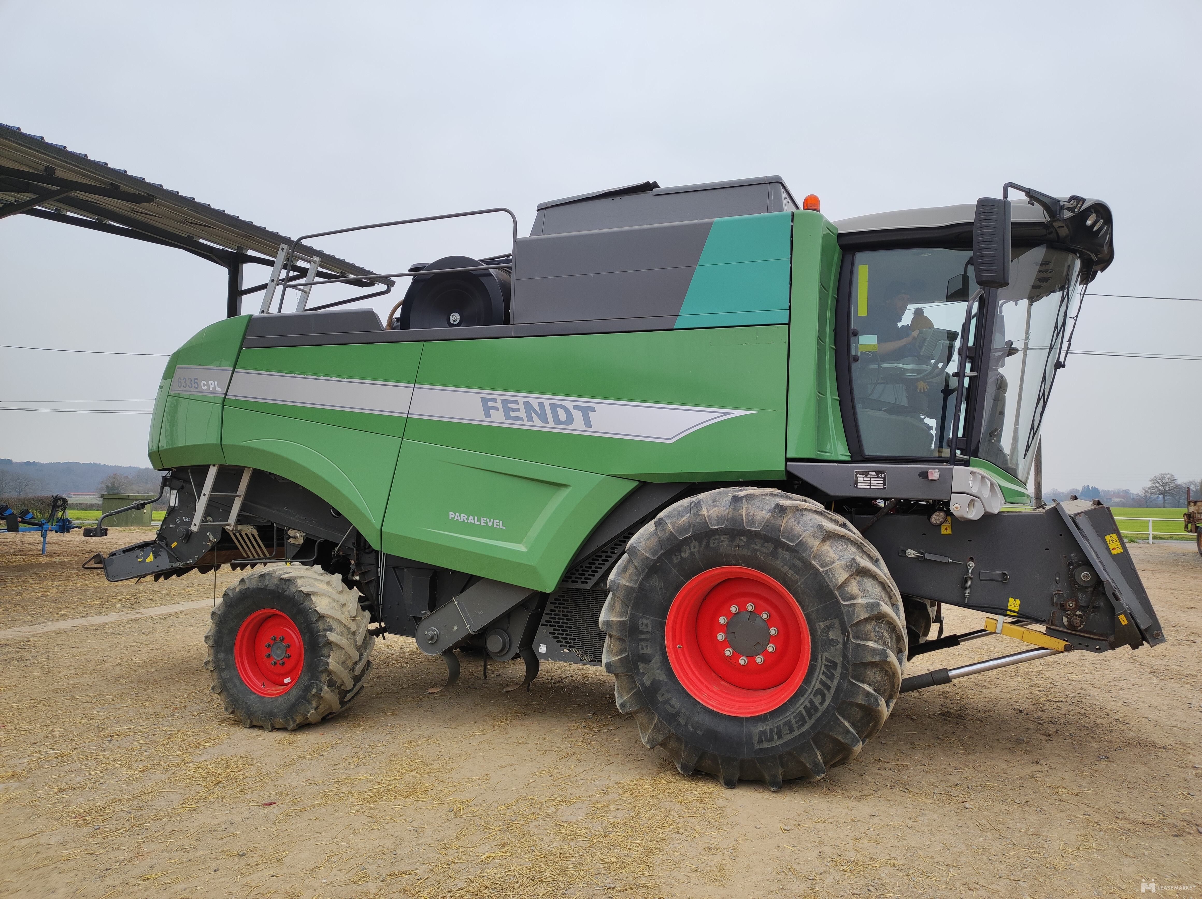 MOISSONNEUSE-BATTEUSE FENDT 6335 CPL
