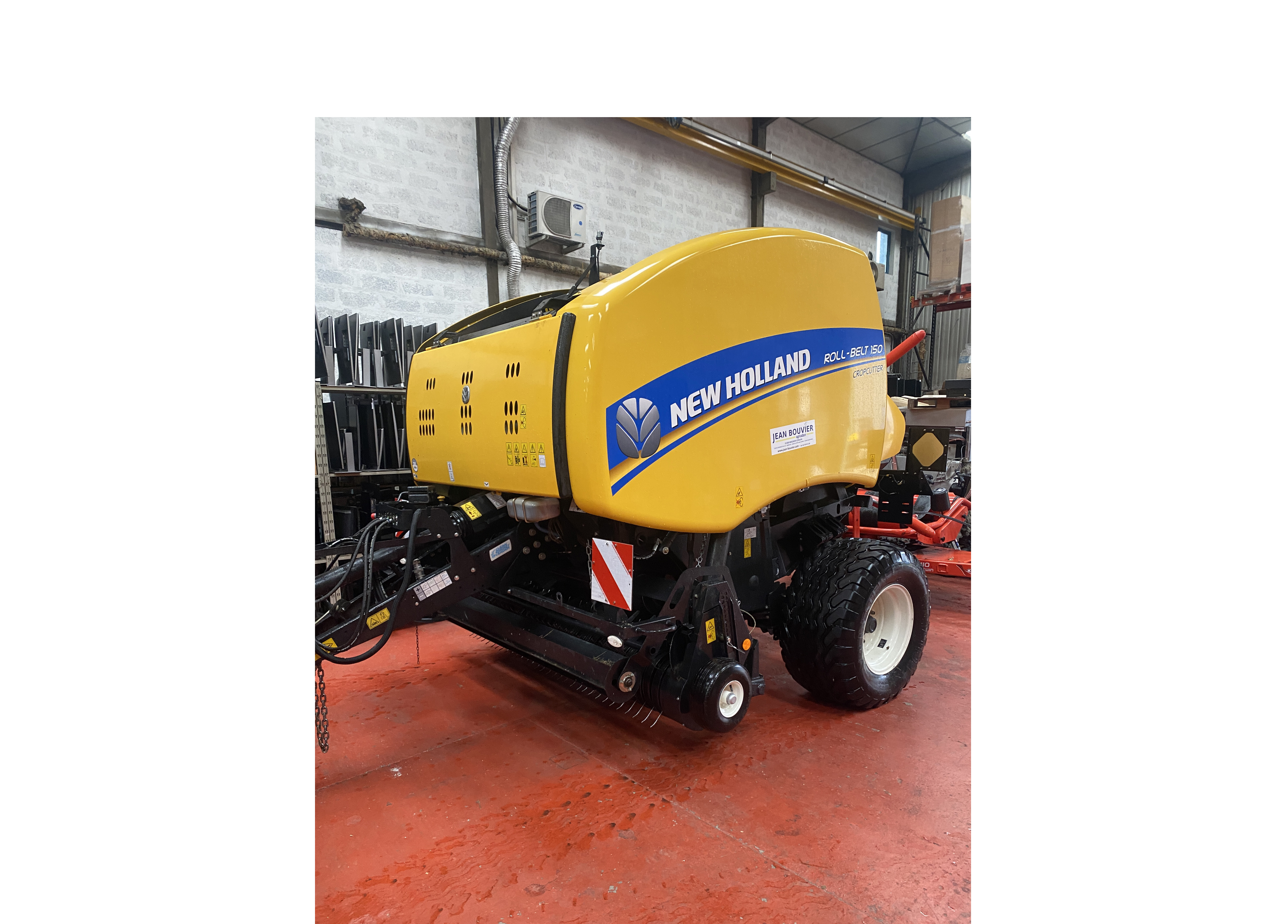 PRESSE À BALLES NEW HOLLAND ROLLBELT 150 CROPCUTTER