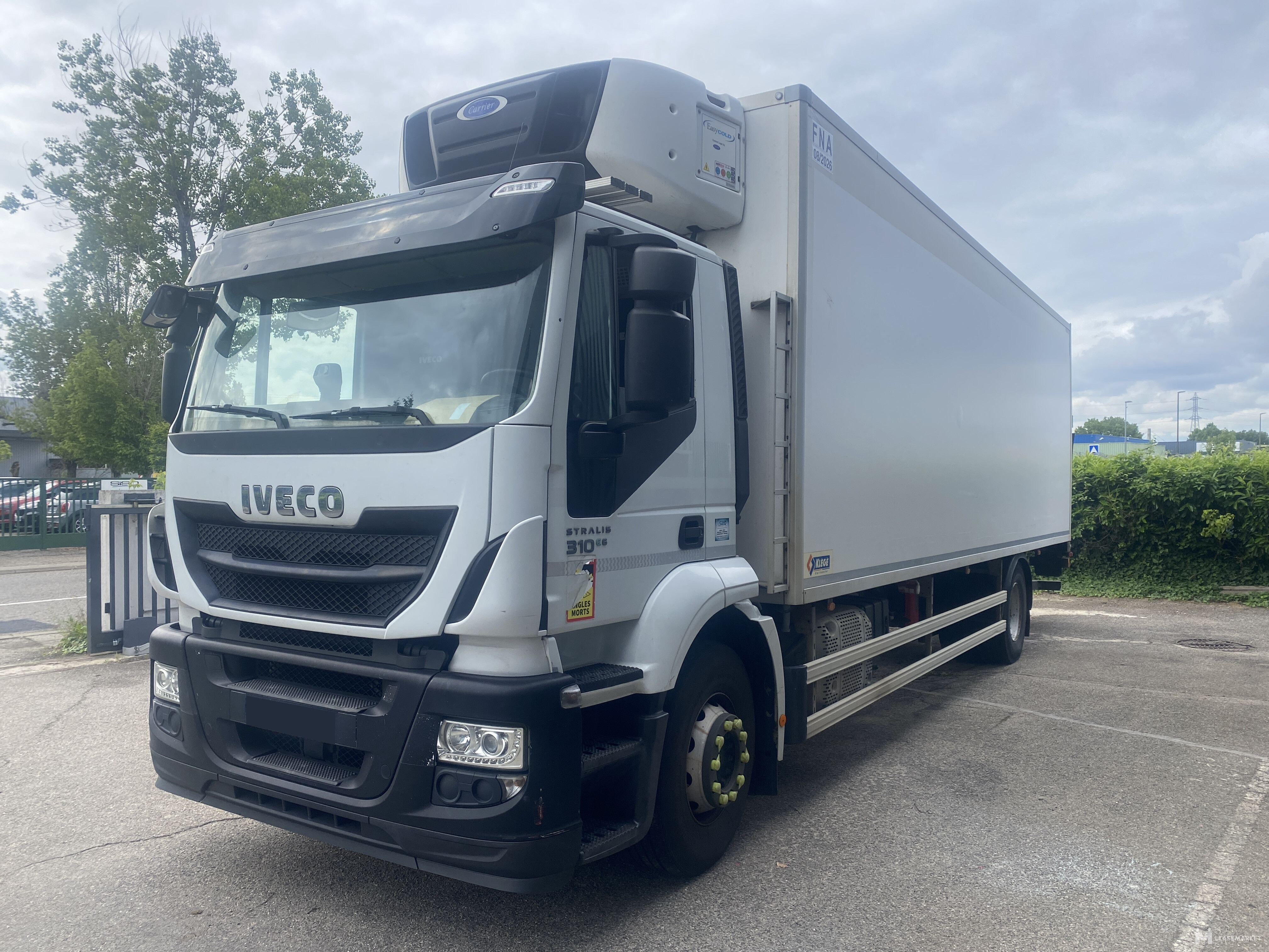 IVECO STRALIS AD 190 S - Frigorifique + hayon