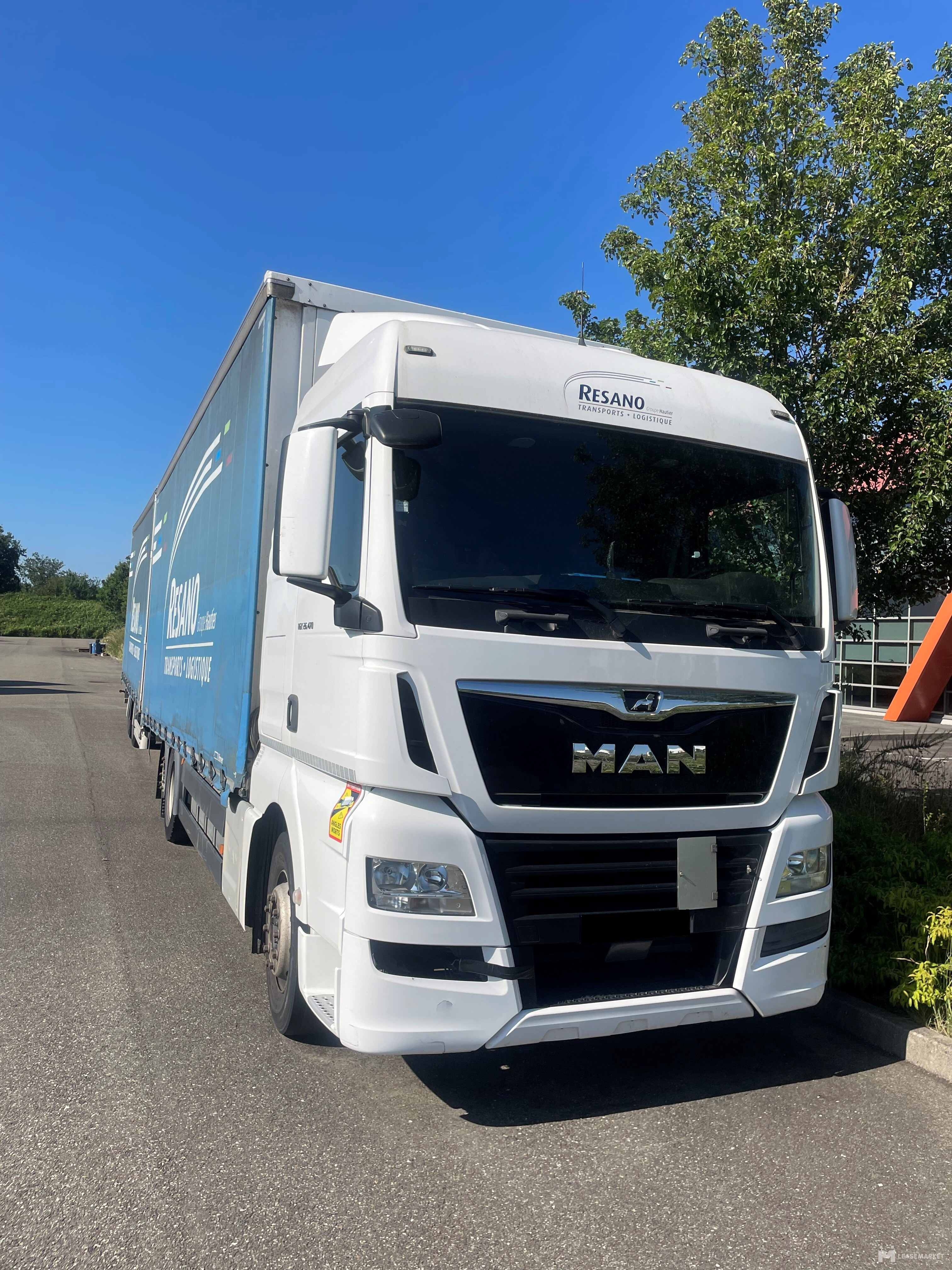 ENSEMBLE PORTEUR MAN TGX 26.470 ET REMORQUE FRUEHAUF (PLSC)