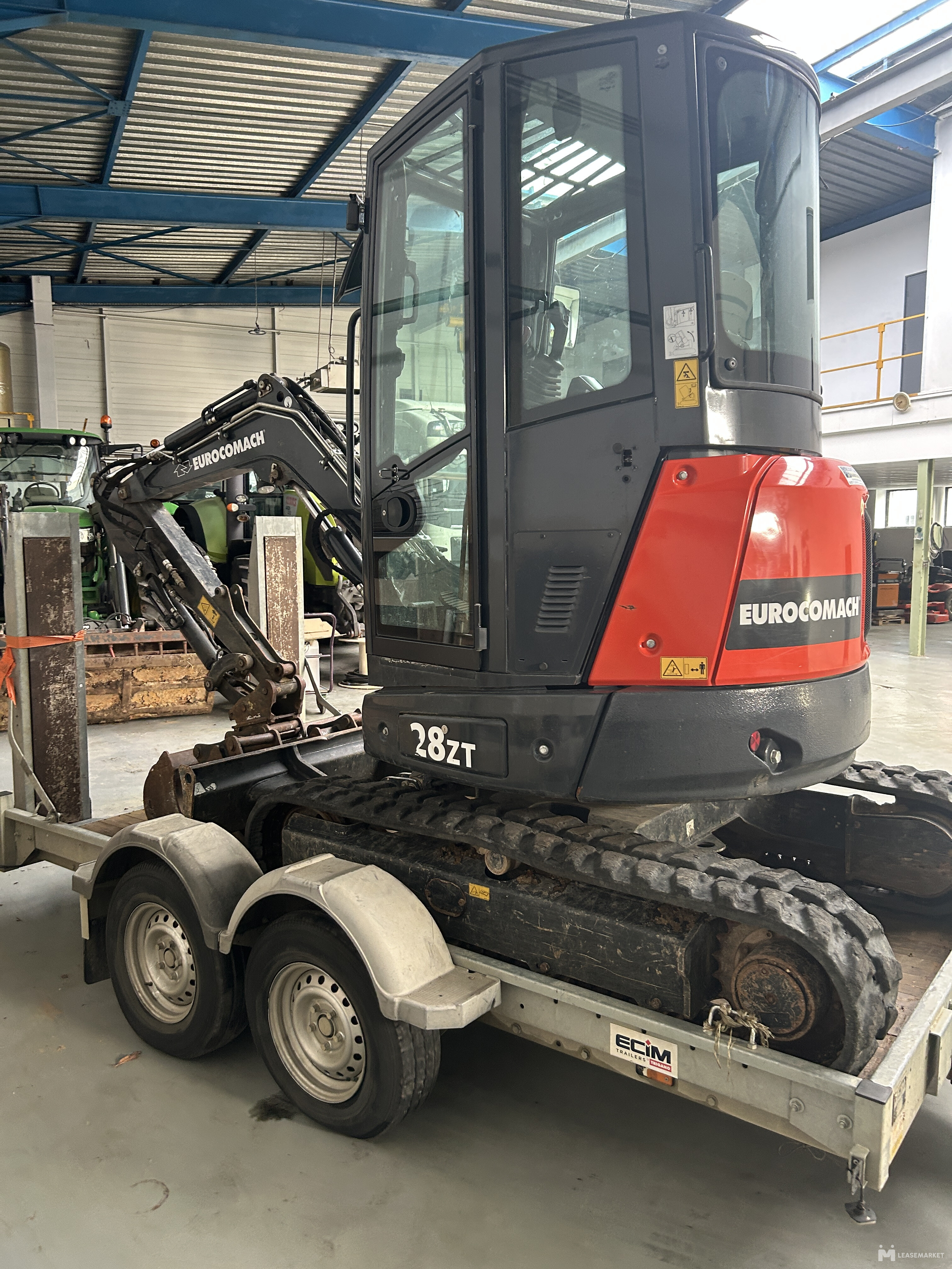 MINI PELLE EUROCOMACH 28 ZT ET SA REMORQUE ECIM PEGD 35