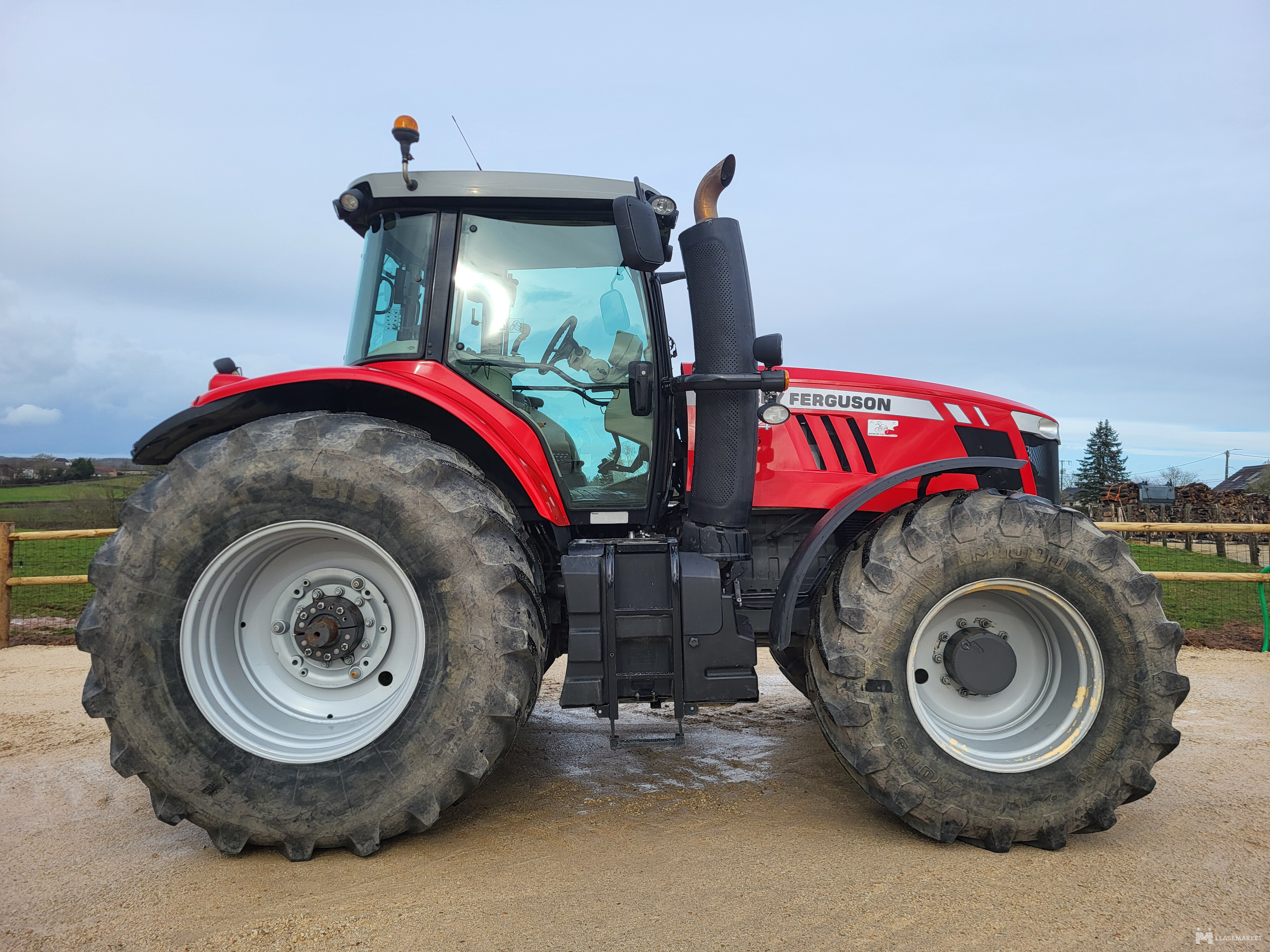 TRACTEUR MASSEY-FERGUSON MF 7724