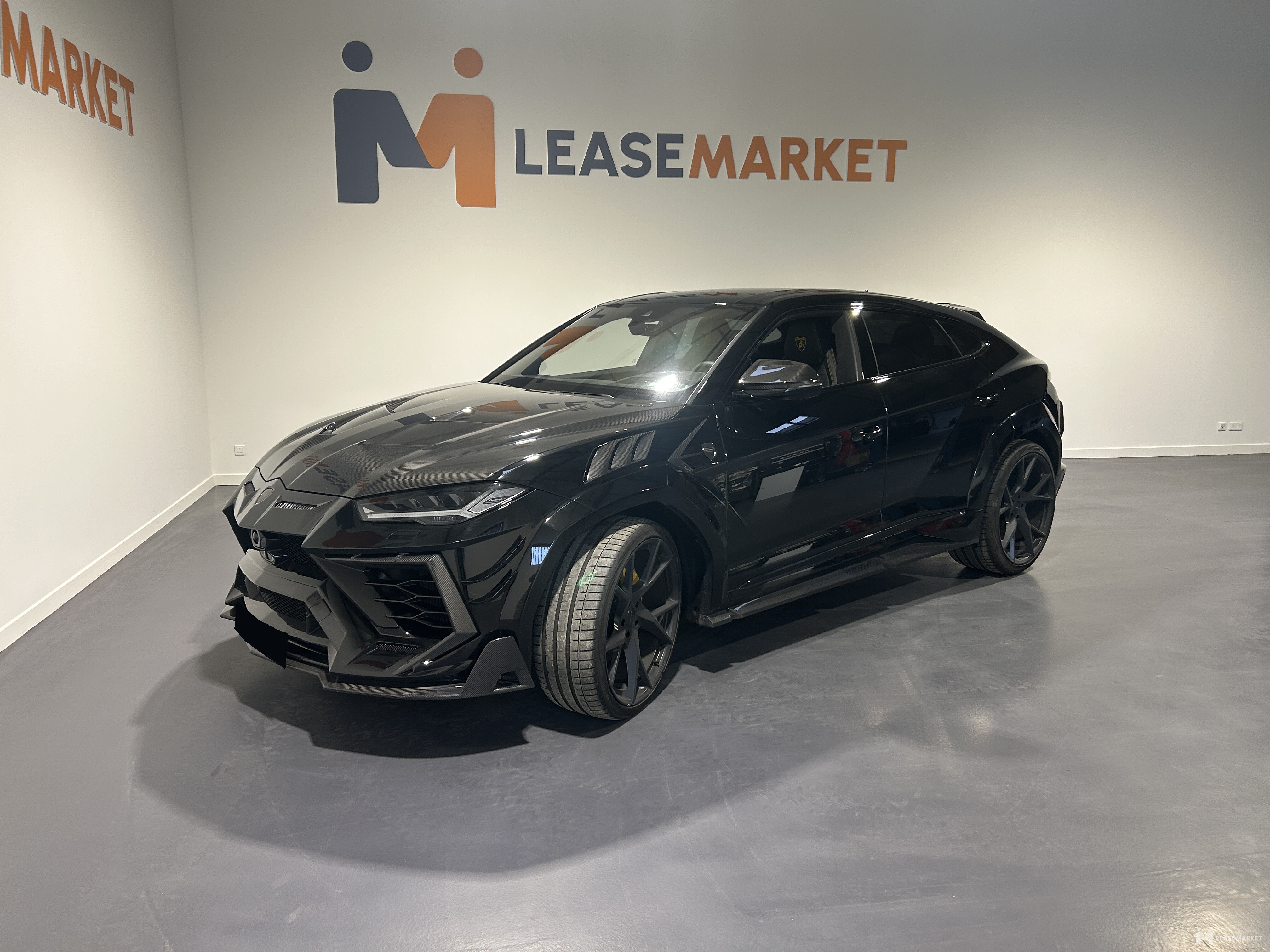 LAMBORGHINI URUS avec finition carrosserie MANSORY