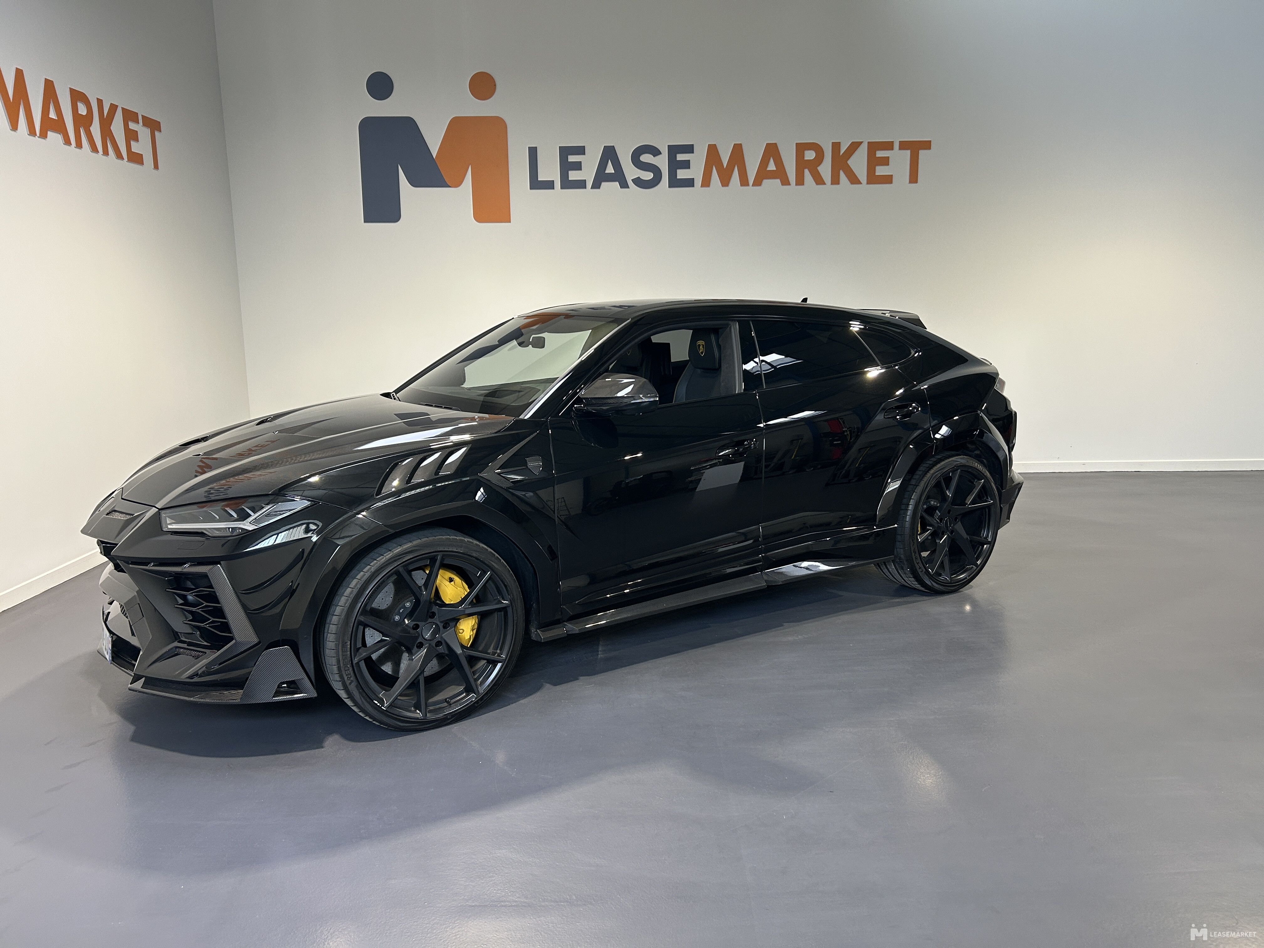 LAMBORGHINI URUS avec finition carrosserie MANSORY